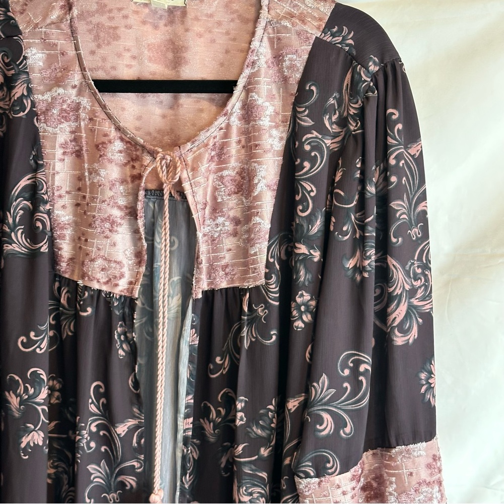 Loralette Flowered Kimono 1X. String Tie Closure. Brown With Pink Velvet Trim - Picture 2 of 16